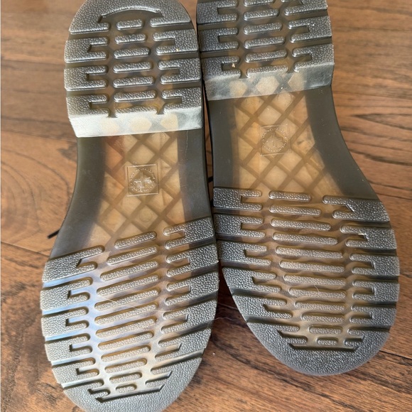 “Rainbow crinkle” Iridescent Lace-Up Big Kids Dr. Martins - Picture 9 of 9